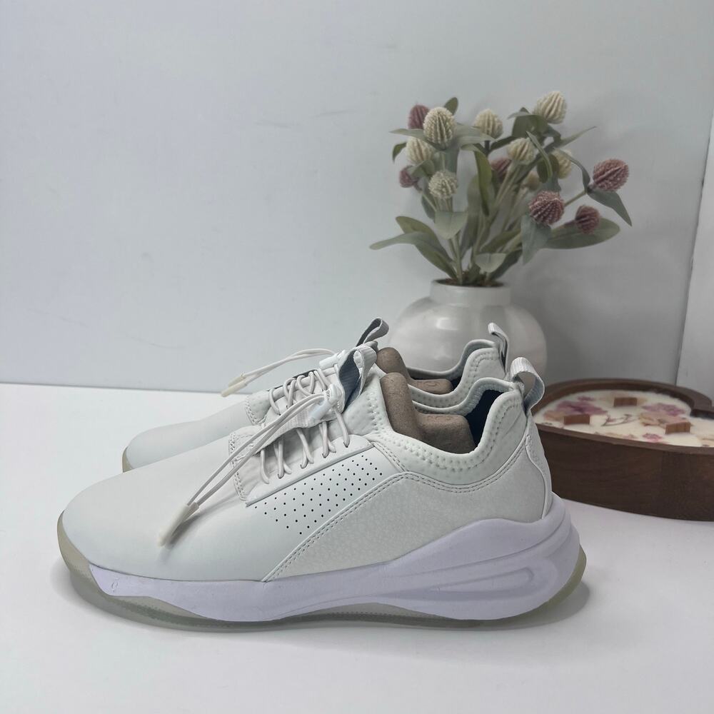 Clove Classic Nursing Sneaker Brilliant White Women W9/M7.5 Men Tried On